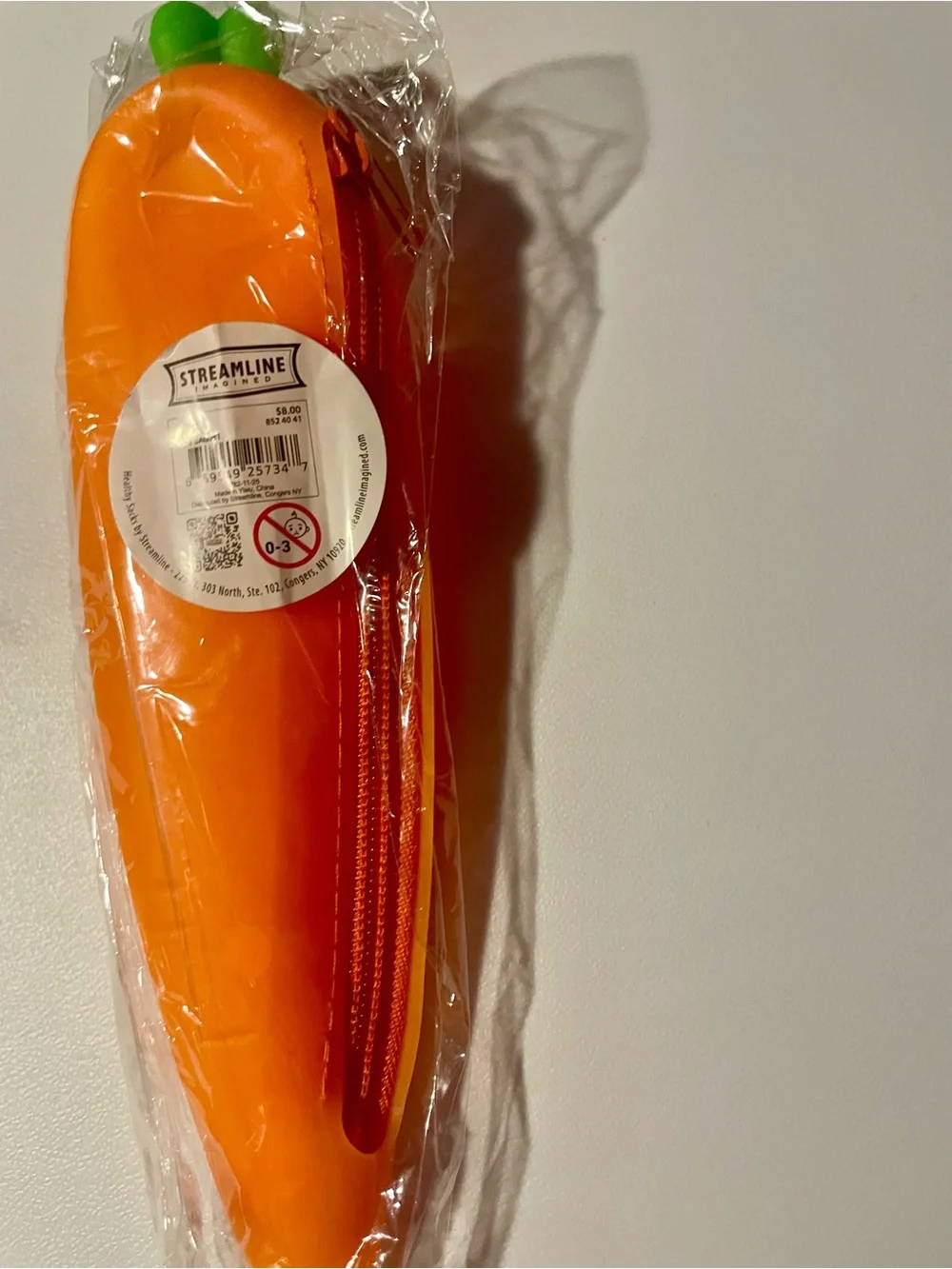 NWT Streamline Imagined Kohl's Silicone Carrot Pencil Case Makeup Pouch Holiday